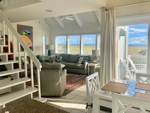 NEU bei VRBO - Panoramablick auf das Meer, frische Einrichtung, nur wenige Schritte vom Strand entfernt