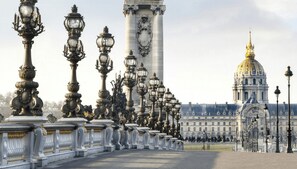 Experience the grandeur of this historic building, featuring a central column, ornate street lamps, and a majestic dome.