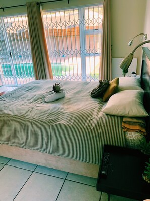 4 bedrooms, iron/ironing board, WiFi, bed sheets - Mi Casa Tu Casa 🌟🌟 (Welgelegen 2)