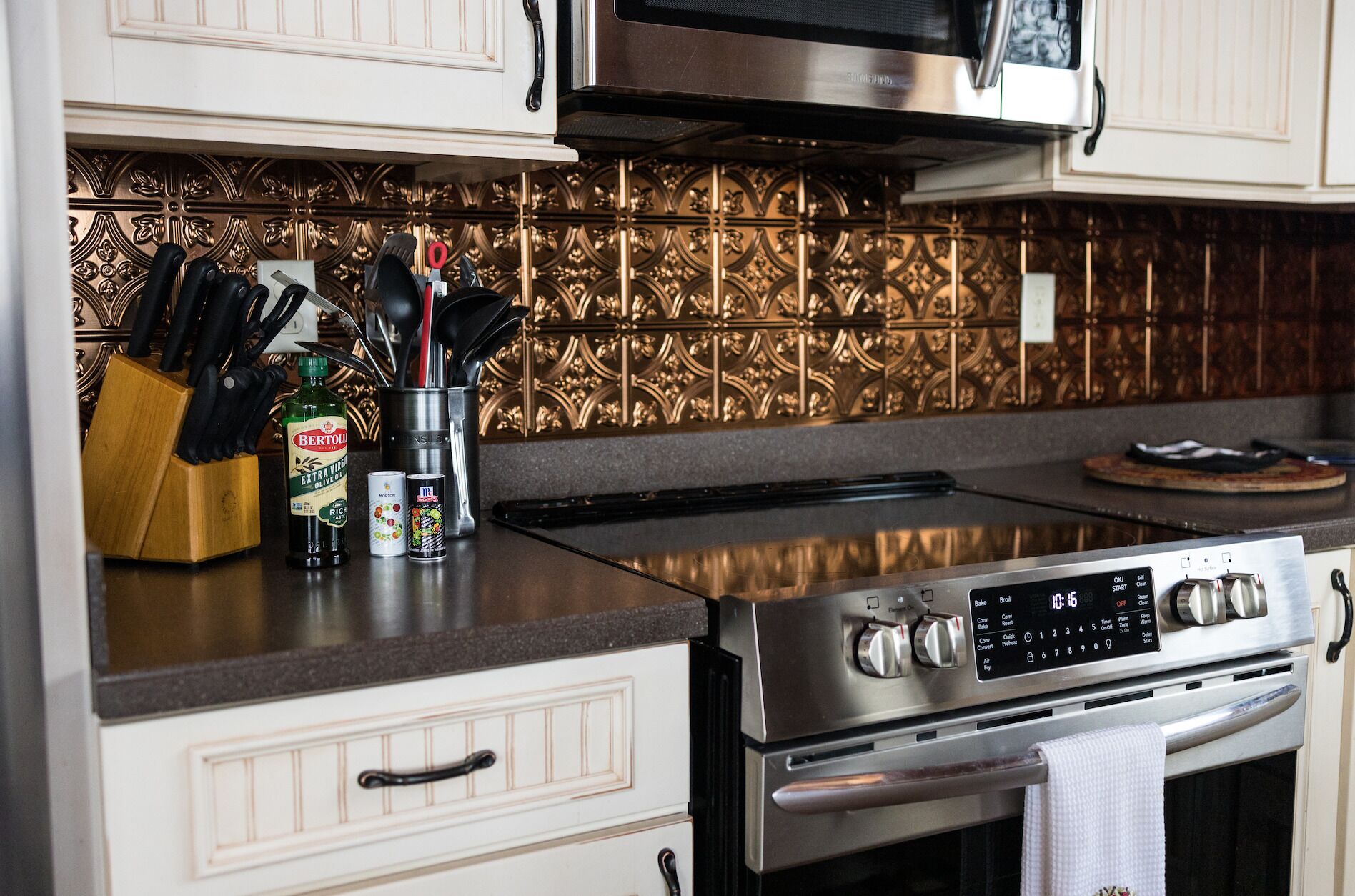 Frigorifero, microonde, forno, piano cottura