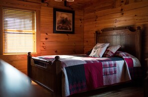 4 bedrooms, iron/ironing board, WiFi, bed sheets - Indian Creek at Grandview Cottages (Greenville)
