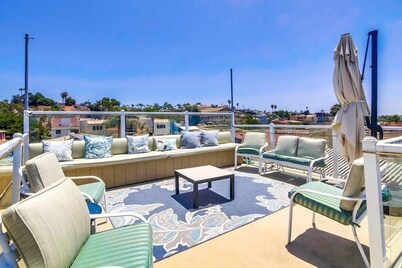 Mission Bay Studio w Ocean Views from Rooftop Deck