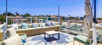 Mission Bay Studio w Ocean Views from Rooftop Deck