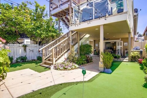 Mission Bay Studio w Ocean Views from Rooftop Deck