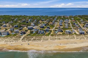 On the beach - Duck Dreams | Oceanfront | Private Pool, Hot Tub, Dog Friendly | Duck (Duck)