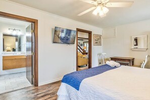 6 bedrooms, desk, WiFi, bed sheets
