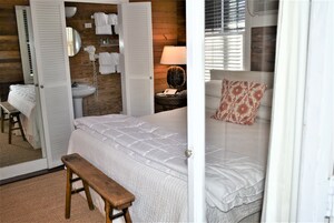 Simonton Court Historic Inn Cottages