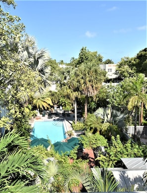 King Room D | Balcony - Simonton Court Historic Inn & Cottages (Key West)