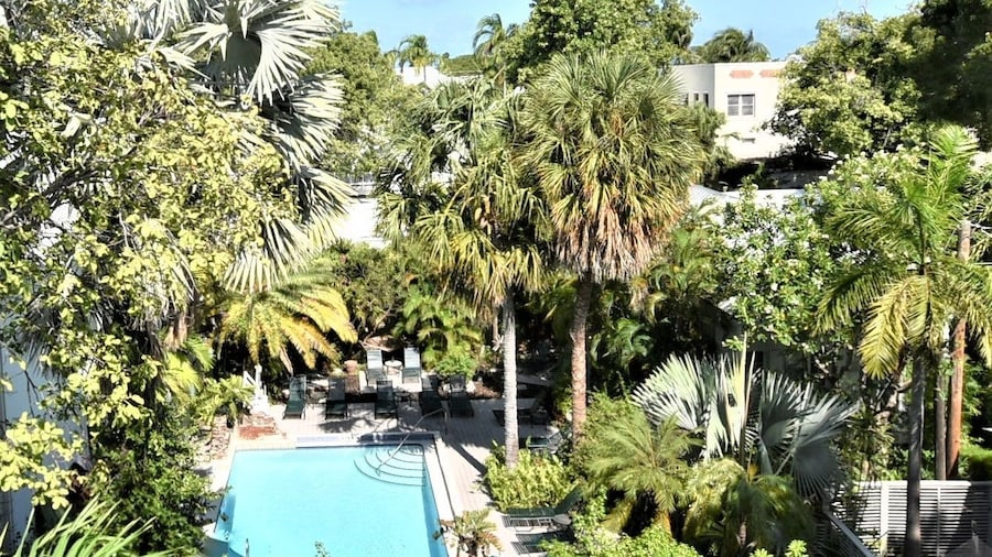 Simonton Court Historic Inn & Cottages