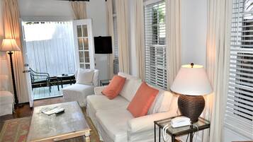 Superior-værelse | 1 soveværelse, minibar, pengeskab på værelset, individuelt design