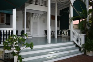 فطور أوروبي مجانًا يوميًا