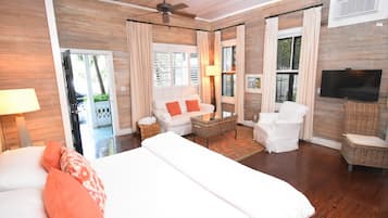 Deluxe Single F | Minibar, in-room safe, iron/ironing board, WiFi (free)