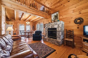 TV, fireplace, DVD player, video library - Beautiful Log Cabin In the Lake Lure~ close to Mirror Lake ~ WiFi (Lake Lure)