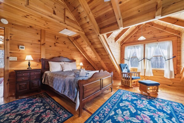2 bedrooms, iron/ironing board, free WiFi, bed sheets - Beautiful Log Cabin In the Lake Lure~ close to Mirror Lake ~ WiFi (Lake Lure)