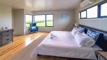 7 bedrooms, iron/ironing board, travel cot, Internet