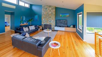 TV, fireplace, DVD player, table tennis