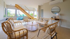 TV, fireplace, DVD player, ping pong - The Islander - sleeps 20 (Ventnor)