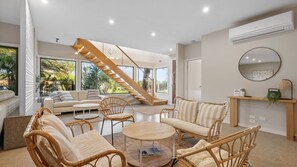 TV, fireplace, DVD player, table tennis - The Islander - sleeps 20 (Ventnor)
