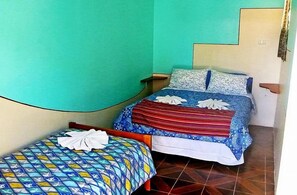 Chambre double, Plusieurs lits | Accès au Wi-Fi (inclus)