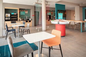 Restaurant - avid hotels Madison - Monona by IHG (Madison)