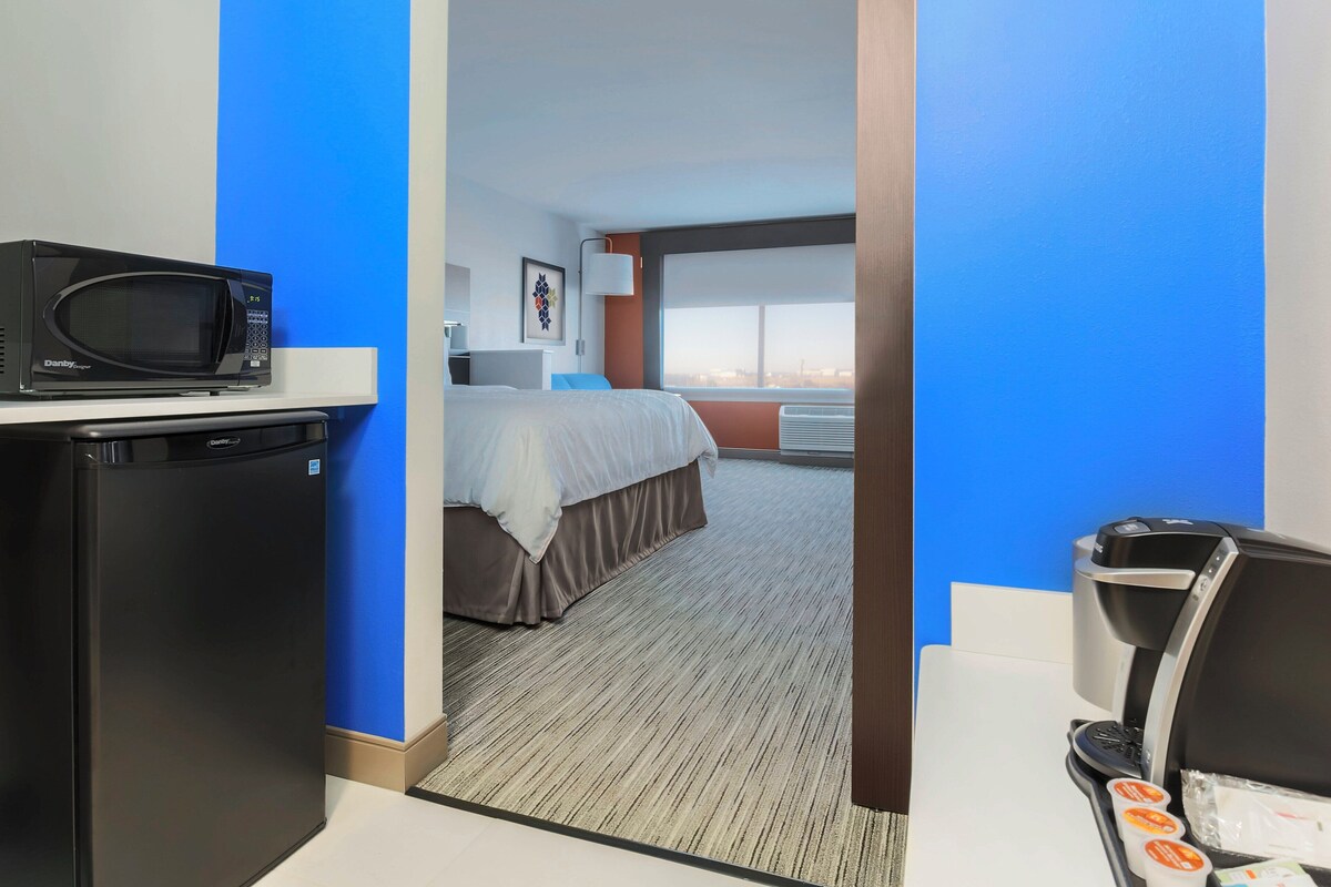 In-room safe, desk, laptop workspace, blackout curtains
