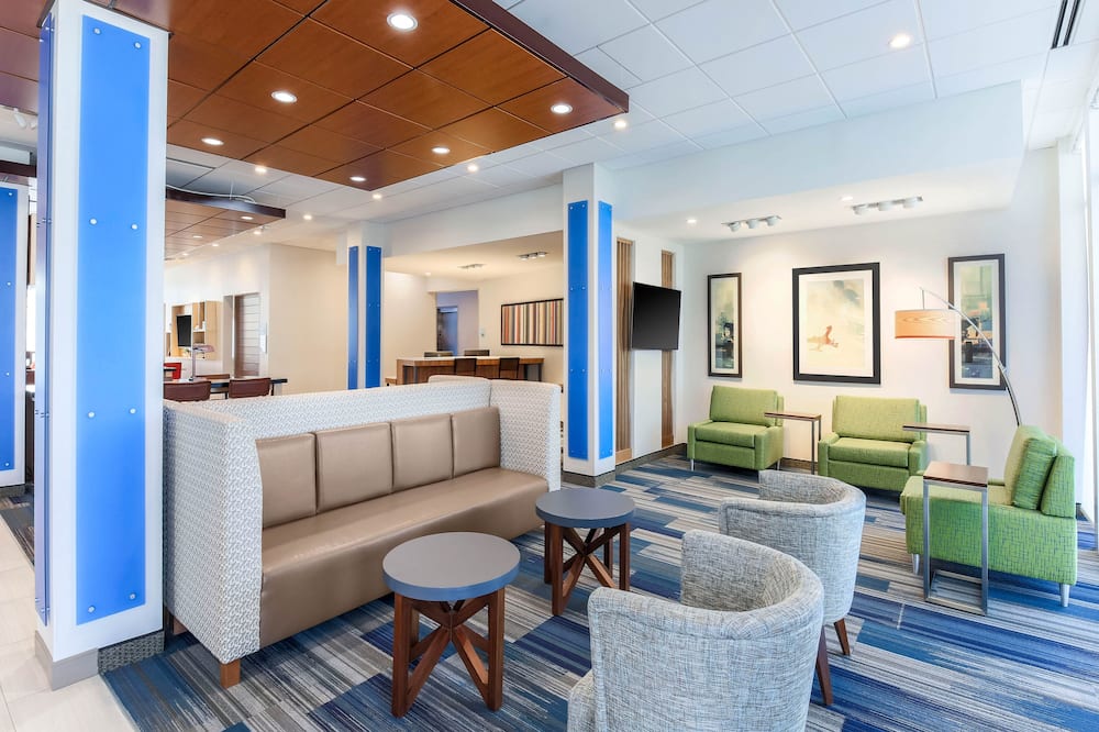 Holiday Inn Express & Suites Chicago O'Hare Airport by IHG