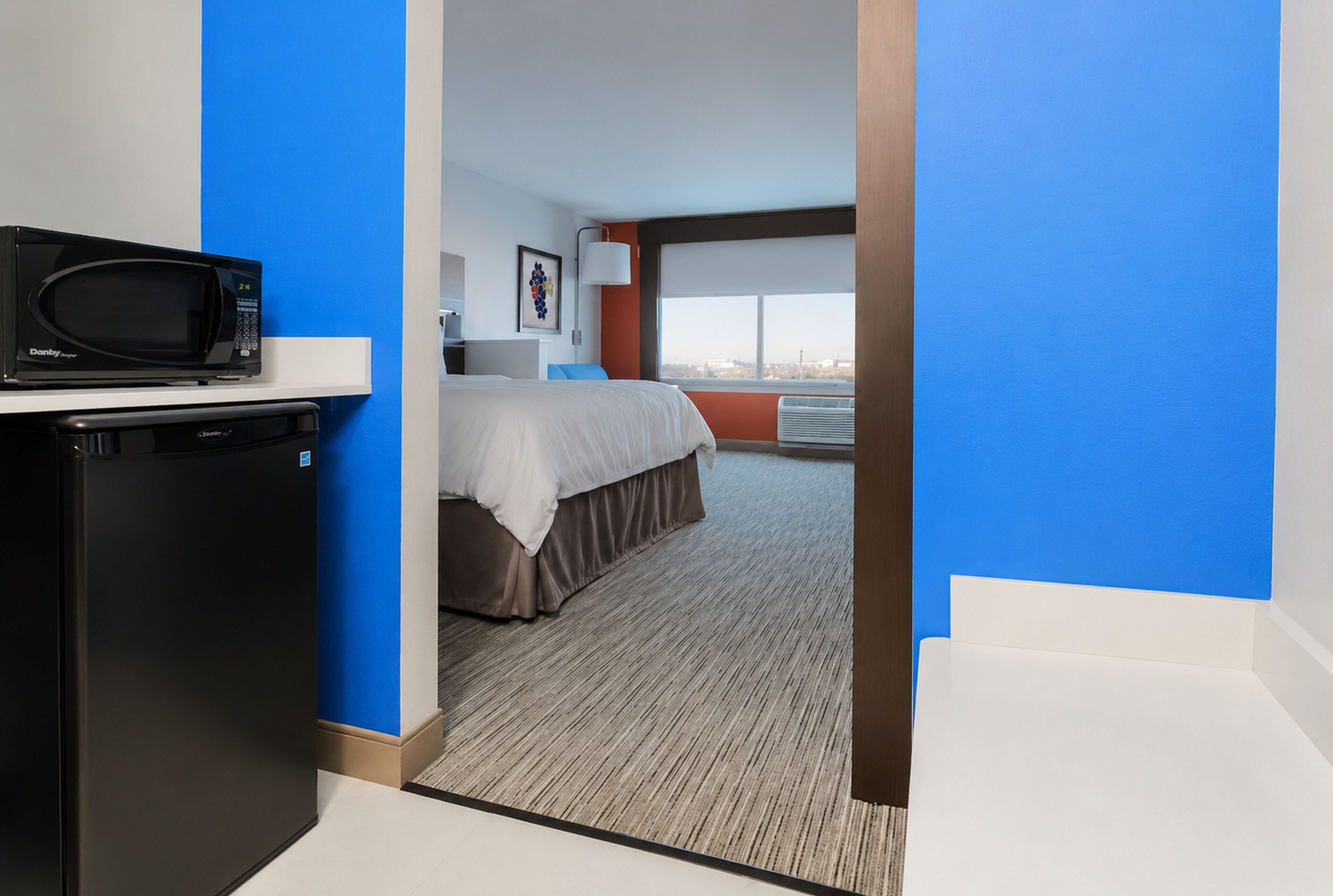Photo - Holiday Inn Express & Suites Chicago O'Hare Airport by IHG