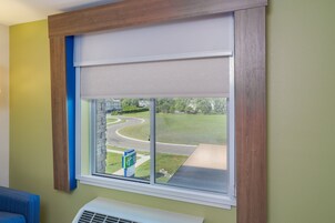 Caja de seguridad en la habitación y cortinas blackout