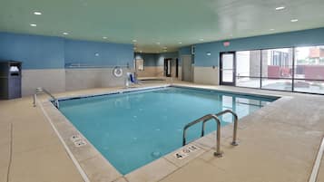 Una piscina cubierta