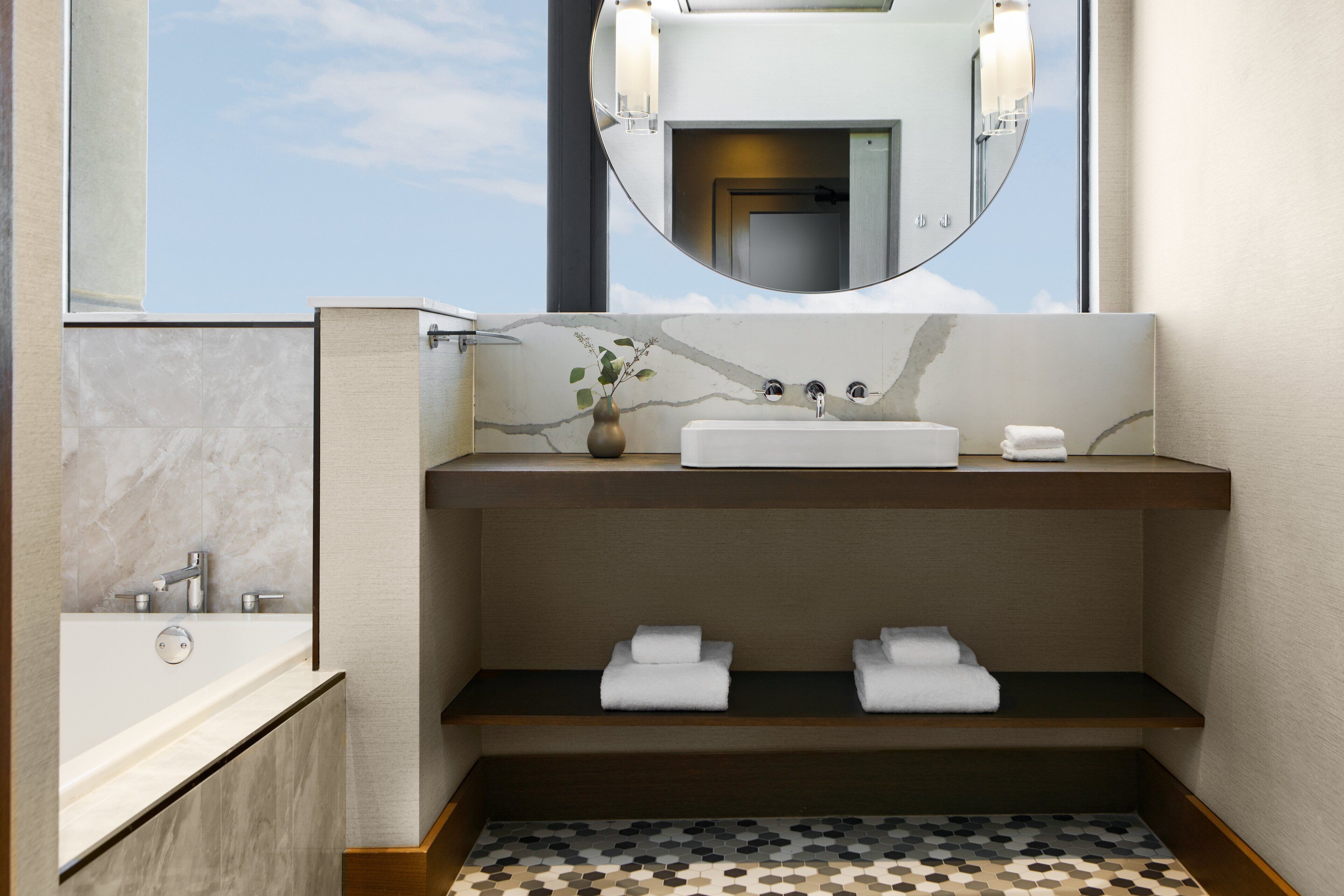 1 bedroom, frette italian sheets, premium bedding, down duvets