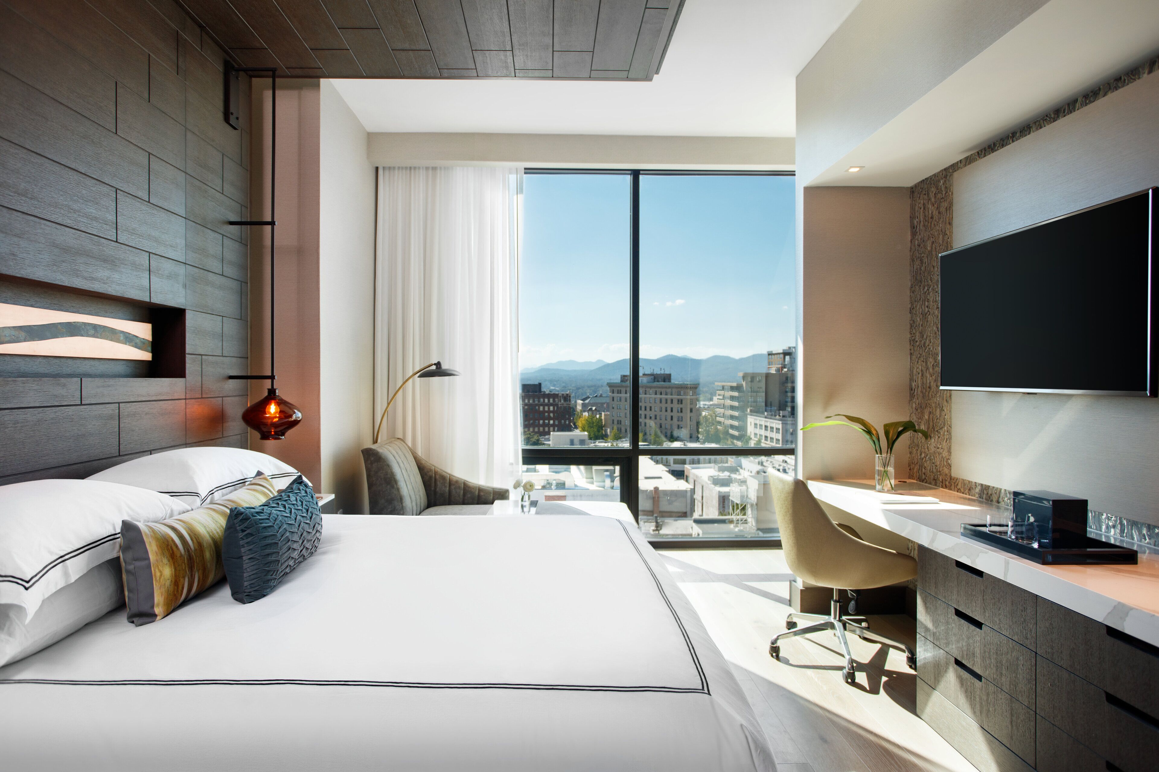 1 bedroom, frette italian sheets, premium bedding, down duvets