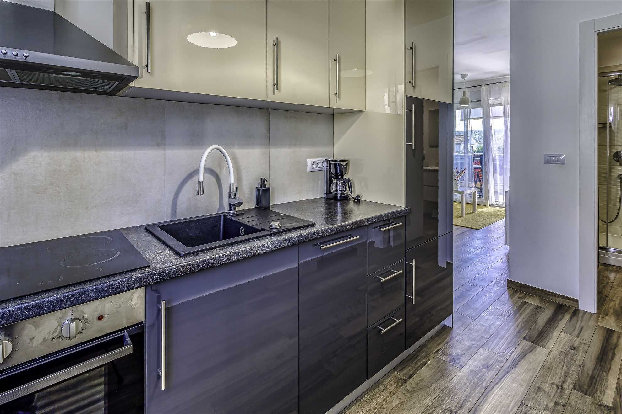 Fridge, oven, dishwasher, coffee/tea maker