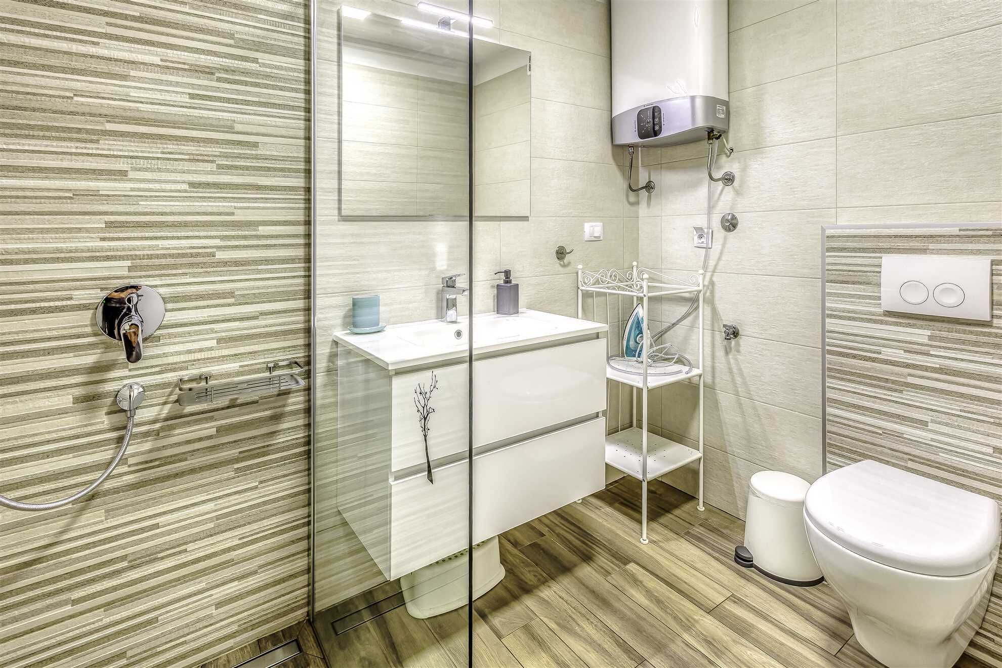 Shower, towels