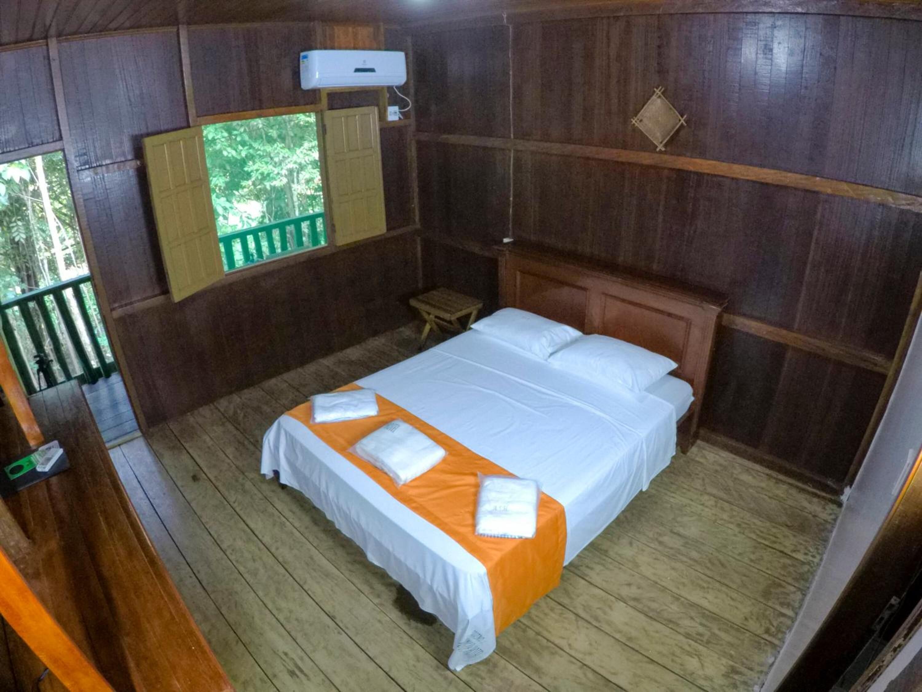 Frigobar, Wi-Fi de cortesia, roupa de cama