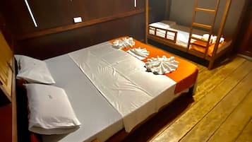 Habitación cuádruple estándar | 1 dormitorio, minibar, wifi gratis y ropa de cama
