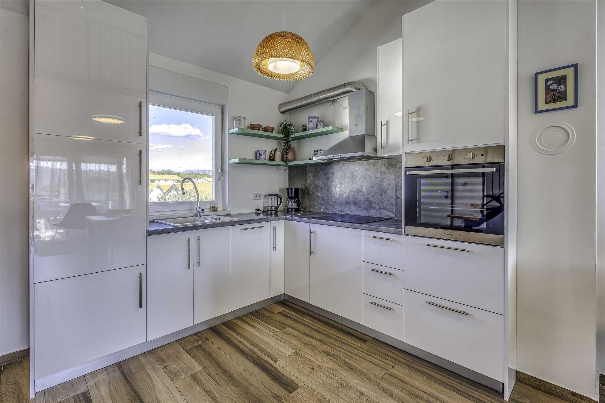 Fridge, oven, dishwasher, coffee/tea maker