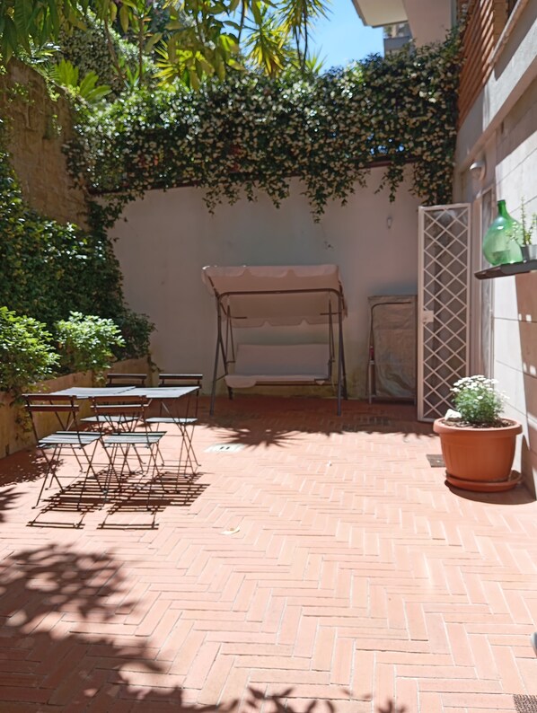 屋外ダイニングエリア