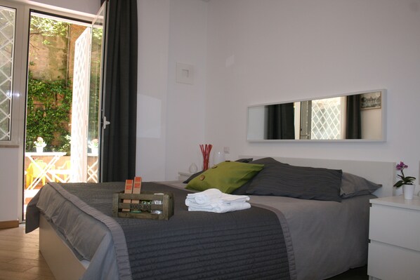 2 bedrooms, iron/ironing board, free WiFi, bed sheets