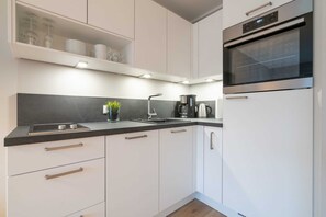 Jääkaappi, uuni, astianpesukone, pakastin