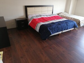 A bedroom with a bed, a nightstand, and a dresser. - Polanco Super Lujo (Mexico City)
