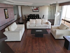 Panoramic Apartment, 3 Bedrooms, City View | Living room