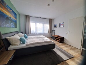 1 bedroom, bed sheets