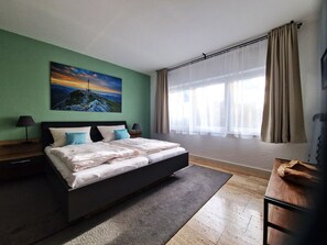 1 bedroom, bed sheets
