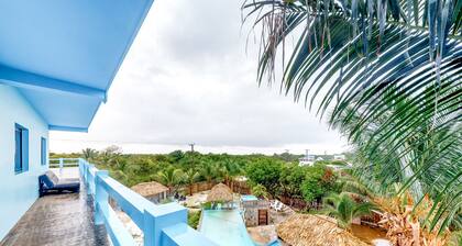 Propiedad multi-suite para familias con piscina privada, bar en la piscina y kayaks
