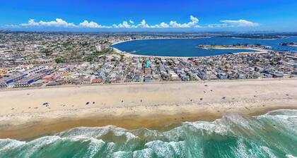 Whiting- 717 · Mission Beach Bungalow~Steps to Sand