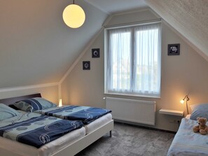 1 chambre, lit parapluie, Wi-Fi, draps fournis