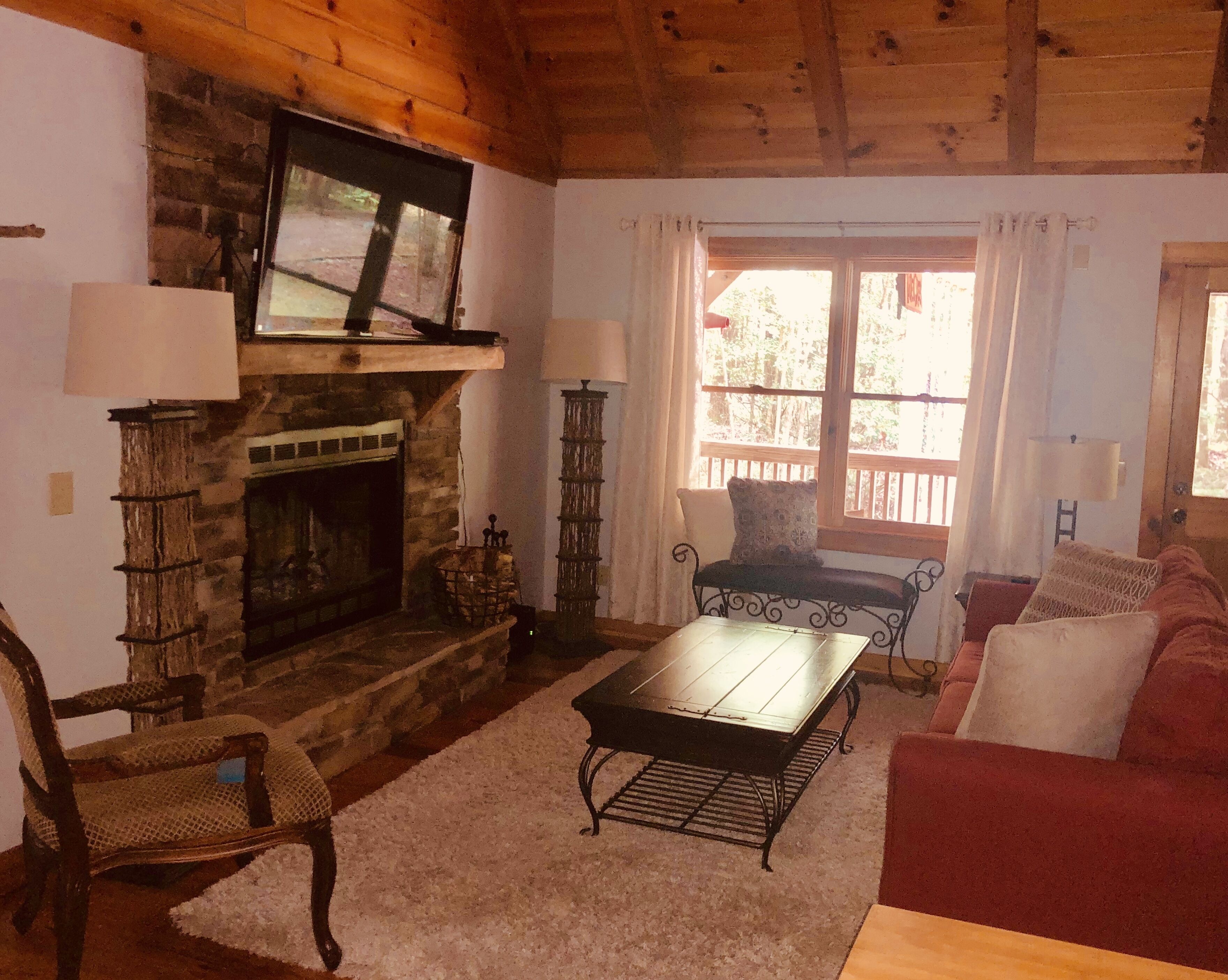 LCD-TV, peis, TV-spill og Netflix