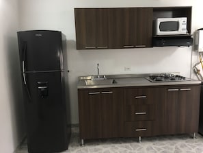 Refrigerador y utensilios de cocina