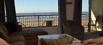 Oceanfront 4th floor, Balcony with Spectacular Ocean Views
