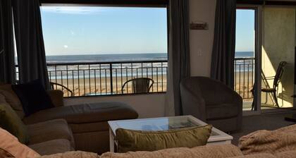 Oceanfront 4th floor, Balcony with Spectacular Ocean Views